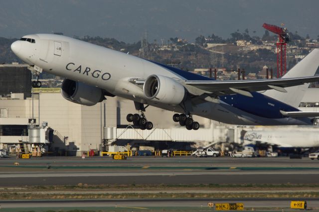 BOEING 777-200LR (N702GT)