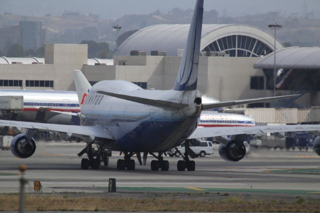 Boeing 747-400 (N122UA)