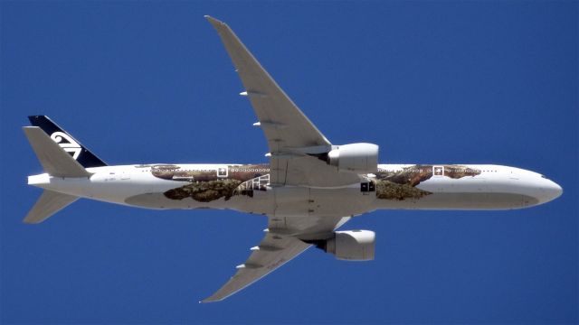 BOEING 777-300 (ZK-OKO) - ZK-OKO Air New Zealandbr /4 Yearsbr /Boeing 777-300 (twin-jet) (B773 )br /13-Mar-2015 B773 Auckland (NZAA / AKL) Los Angeles Intl (KLAX) 23:06 NZDT 14:19 PDT 11:13