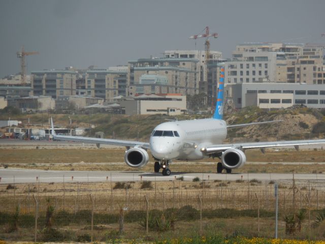 Embraer ERJ-190 (4X-EMA)