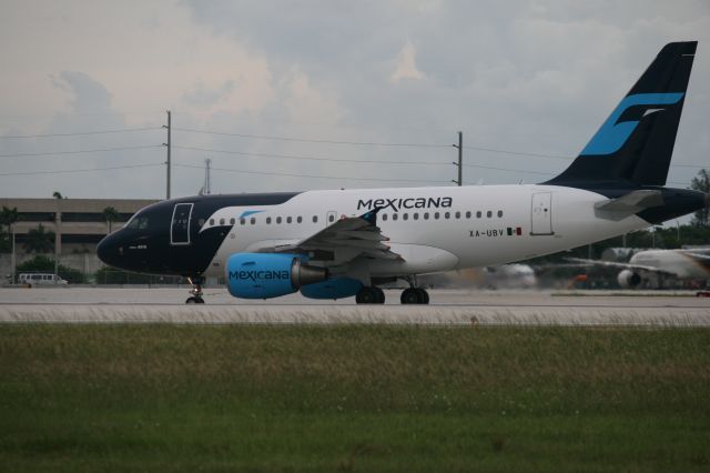 Airbus A318 (XA-UBV)