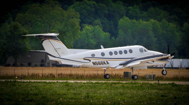 Beechcraft Super King Air 300 (N566KA)