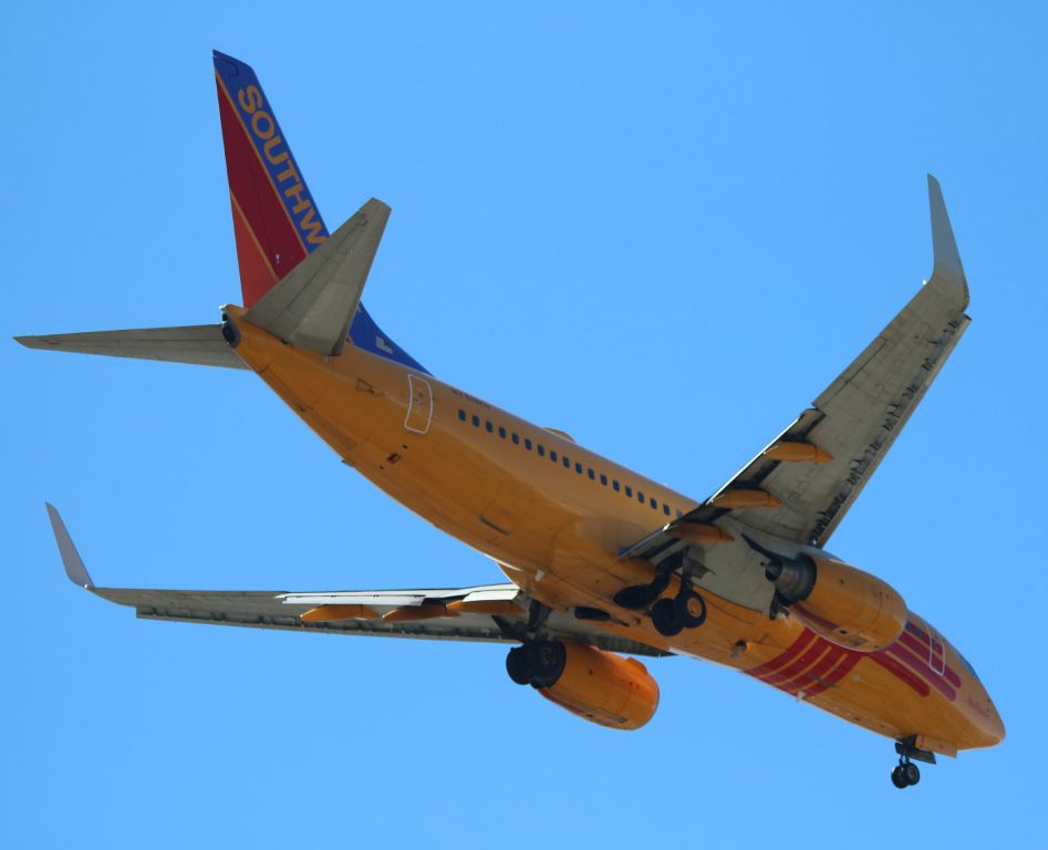 Boeing 737-700 (N781WN) - "New Mexico One" Livery, On Final 30L  09-18-16