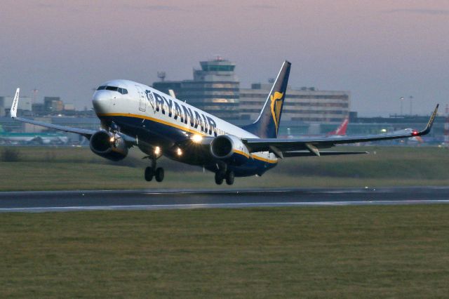 Boeing 737-800 (EI-EVS) - RYR4776 across the Irish sea to Shannon