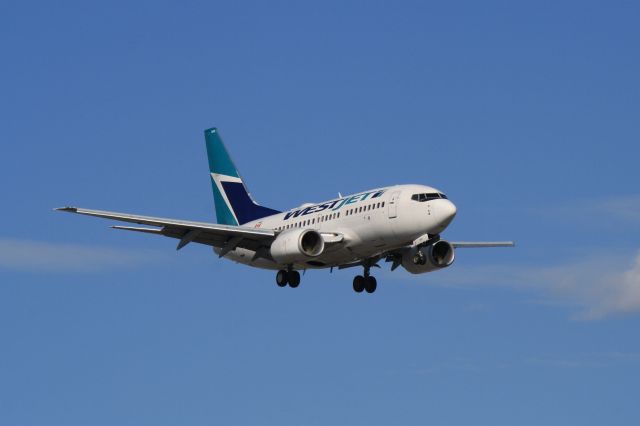 BOEING 737-600 (C-GWSJ) - Arriving at Montréal-Trudeau on runway 24R