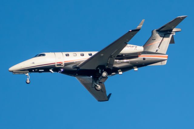 Embraer Phenom 300 (N393FX)