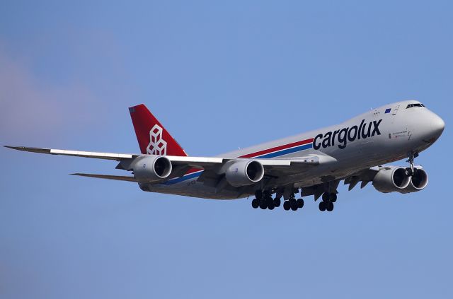 BOEING 747-8 (LX-VCB) - Landing.