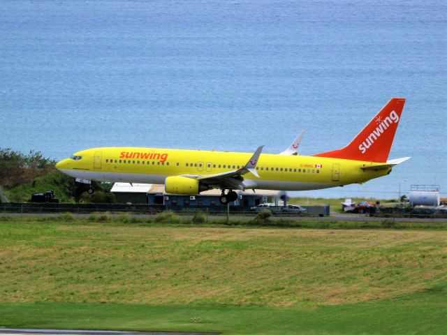 Boeing 737-800 (C-GUUL)
