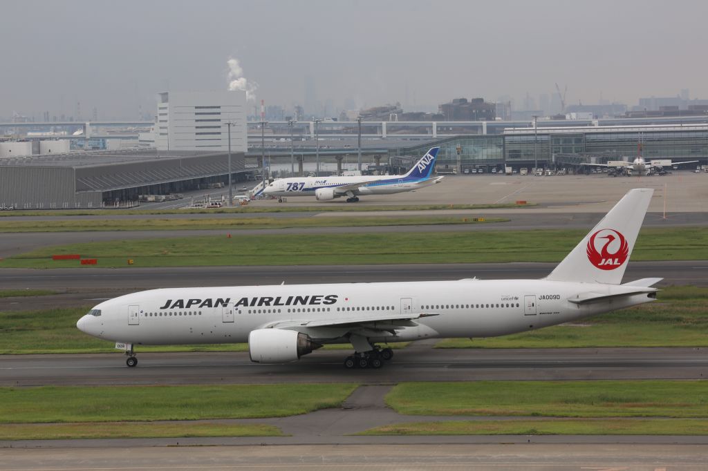 Boeing 777-200 (JA009D)