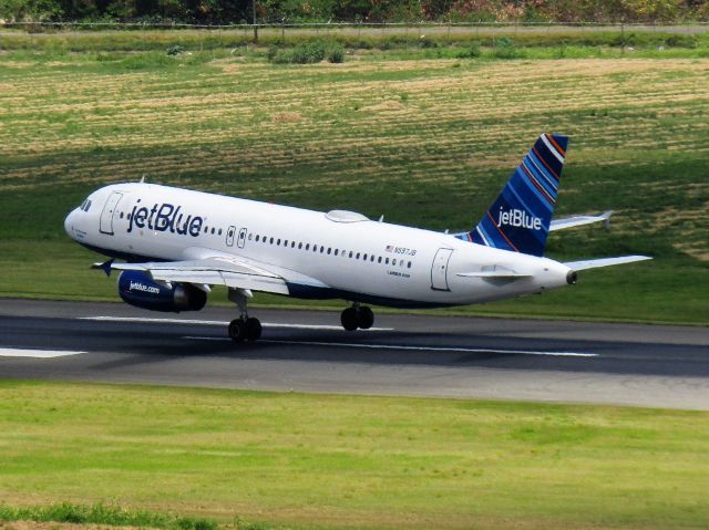 Airbus A320 (N597JB)