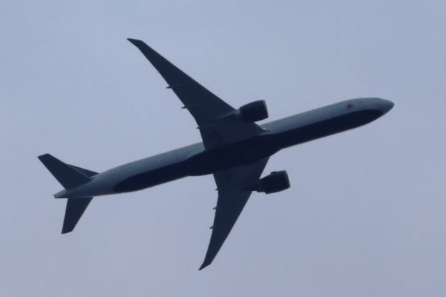 BOEING 777-300ER (C-FJZS) - C-FJZS Boeing B-777-333 Air Canada AC884 De Montreal YUL vers London LHR Altitude 5254 Mètres Vitesse 785 Km/H Survolant la ville de Lavaltrie QC. le 17-04-2024 à 19:28