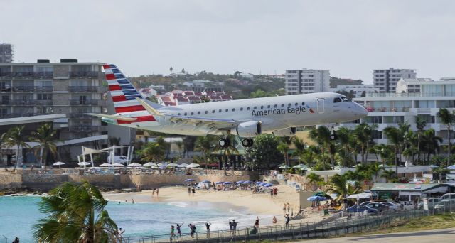 Embraer 175 (N277NN) - American Airlines Eagle EMBRAER175 Operated by ENVOY Air seen landing at St Maarten.