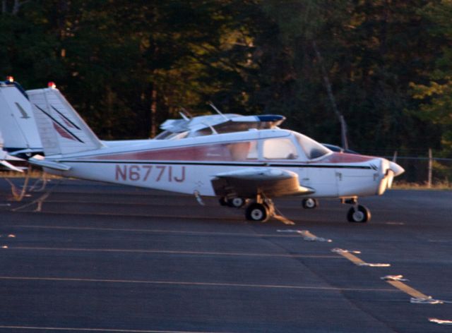 Piper Cherokee (N6771J)