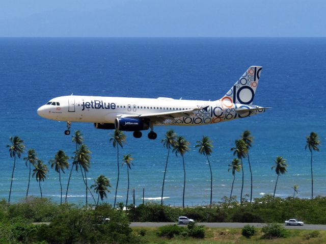 Airbus A320 (N569JB)