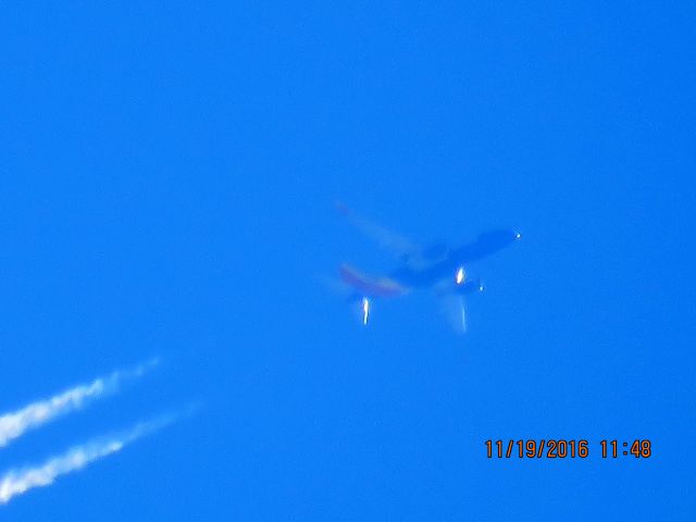Boeing 737-700 (N7829B)