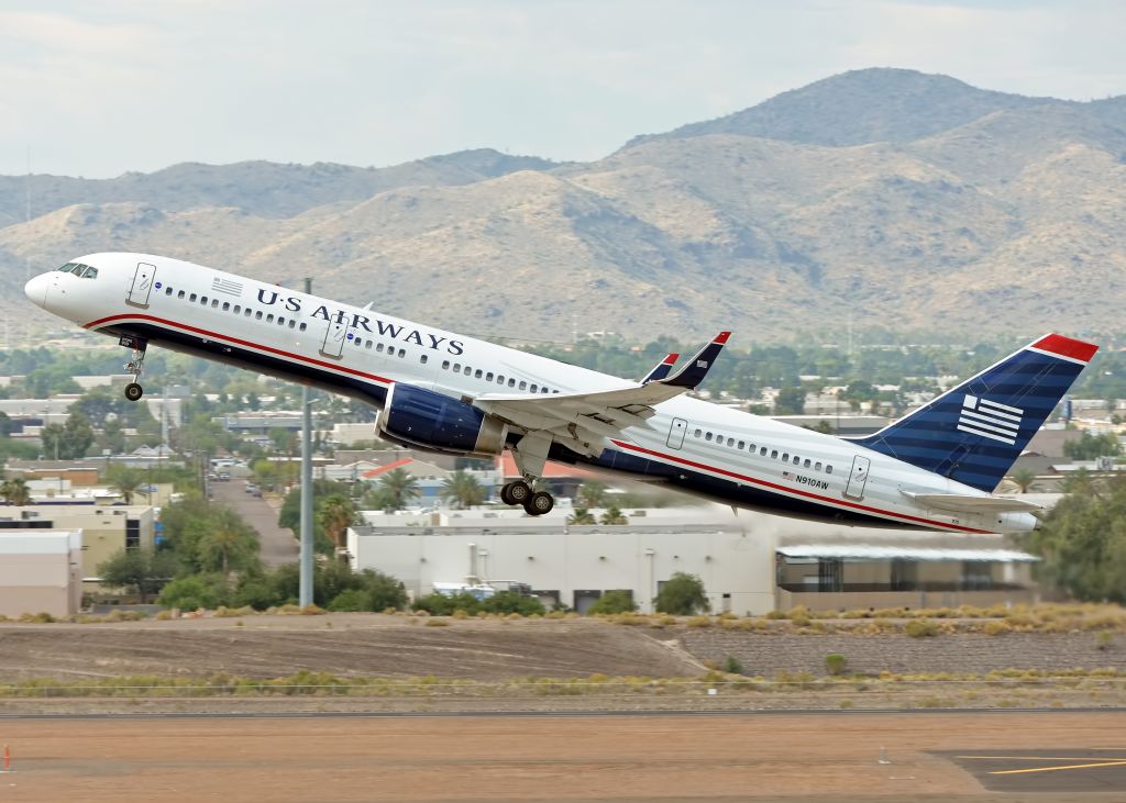 Boeing 757-200 (N910AW)