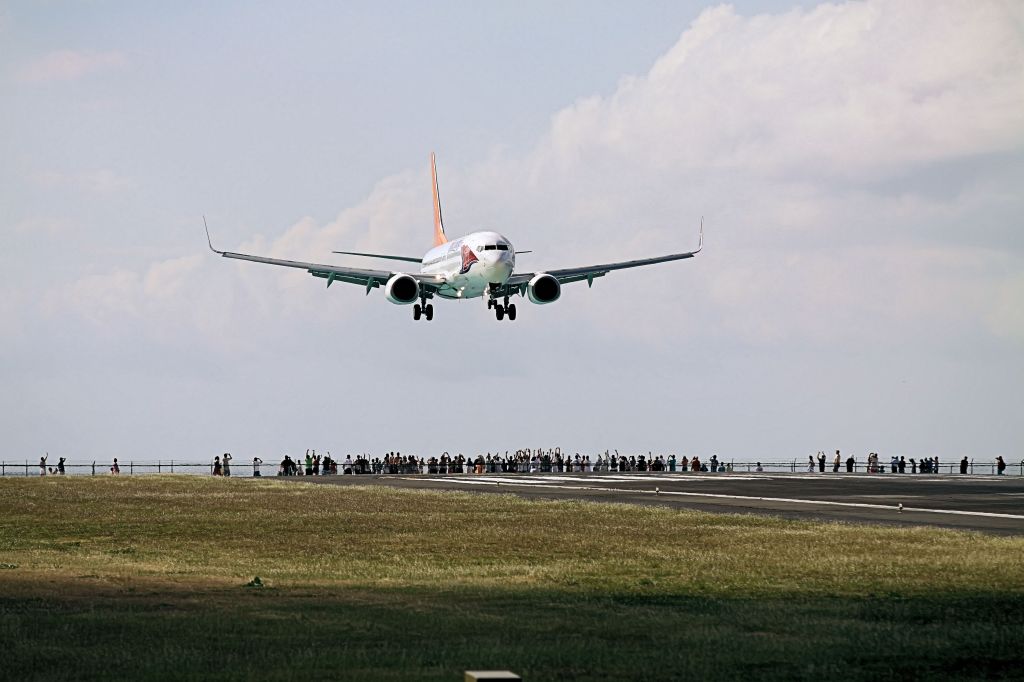 BOEING 737-600 (C-FGVK)
