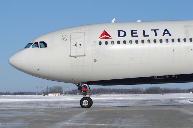 Airbus A330-300 (N820NW) - The UW Badgers ride to California for the Rose Bowl