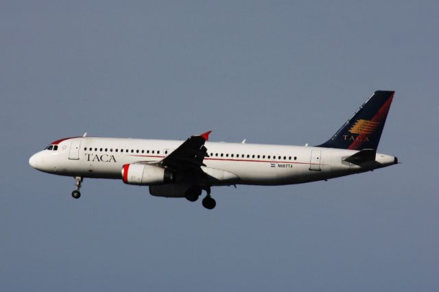 Airbus A320 (N687TA)