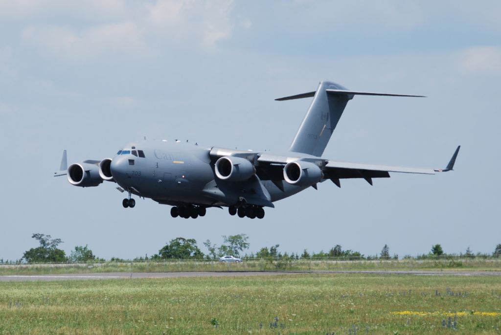 Boeing Globemaster III (17-7703) - RCAF CC-177 doing short field training at CFD Moutainview.