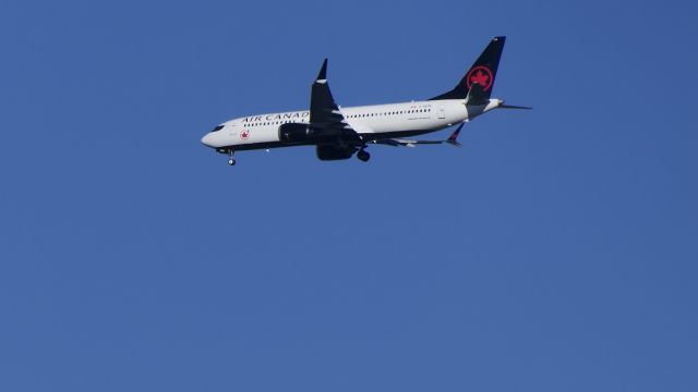 Boeing 737 MAX 8 (C-GEPB)