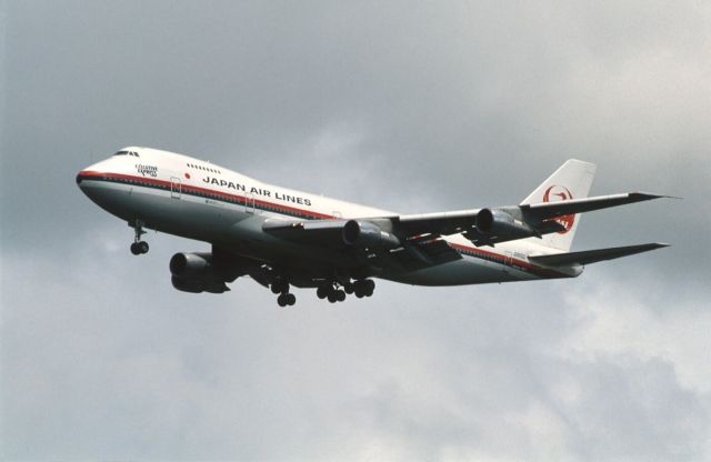 Boeing 747-200 (A8162) - Final Approach to Narita Intl Airport Rwy34 on 1988/08/20