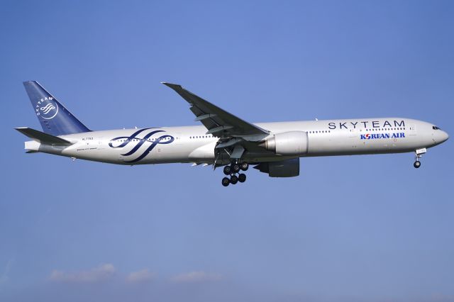 Boeing 777-200 (HL7783)