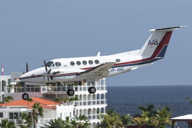 Beechcraft Super King Air 200 (VP-ANC)