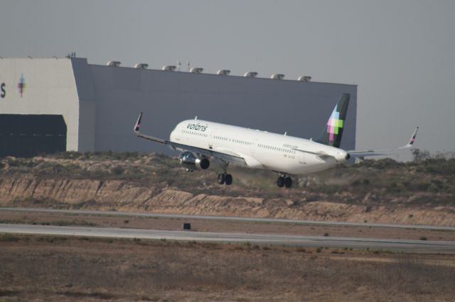 Airbus A321 (XA-VLZ) - FINAL APPROACH 27 MMTJ