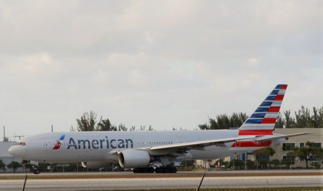 Boeing 777-200 (N797AN)