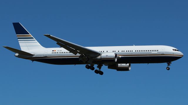 BOEING 767-300 (EC-LZO)