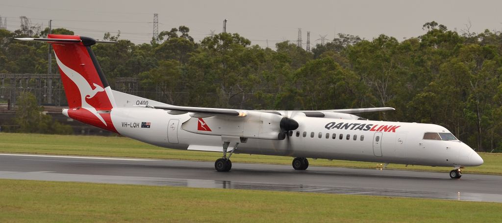 de Havilland Dash 8-400 (VH-LQH) - Seen at Gladstone Queensland