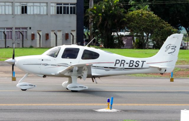 Cirrus SR-22 (PR-BST)
