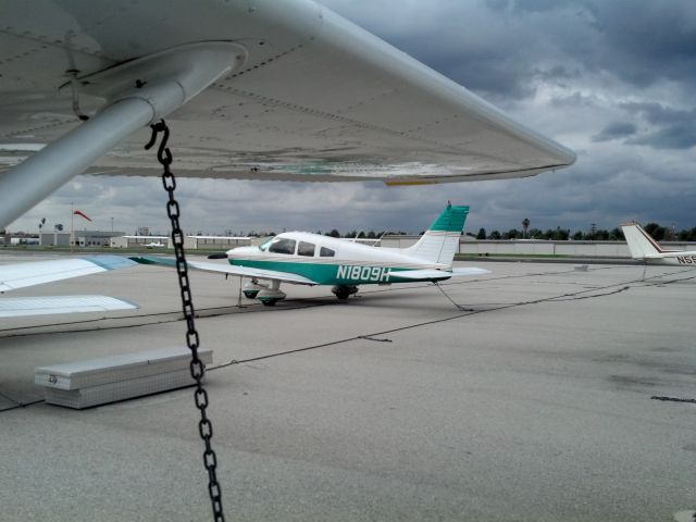 Piper Cherokee (N1809H) - FULLERTON MUNICIPAL AIRPORT PARKING