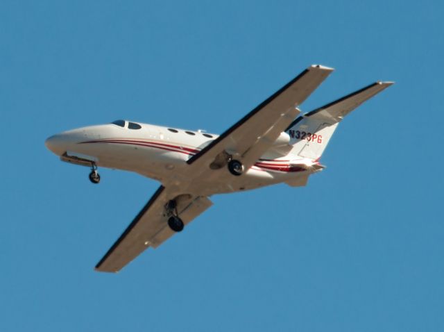 Cessna Citation Mustang (N323PG) - Aircraft on right base for 09 at Carson City