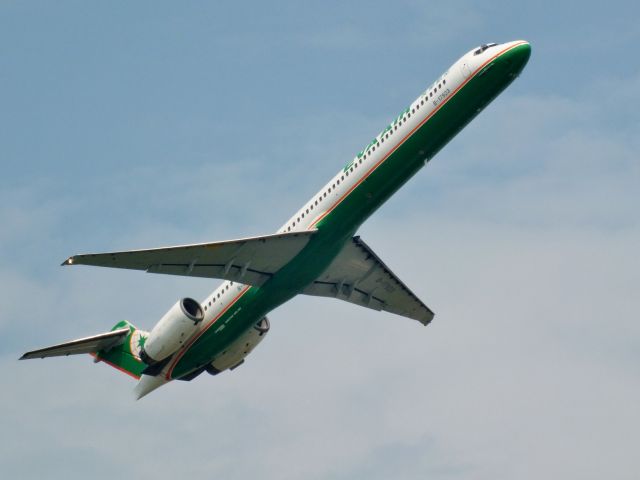 McDonnell Douglas MD-90 (B-17923)