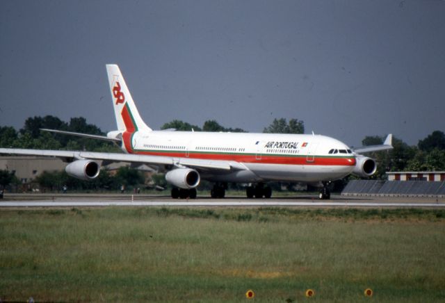 Airbus A340-300 (CS-TOB)