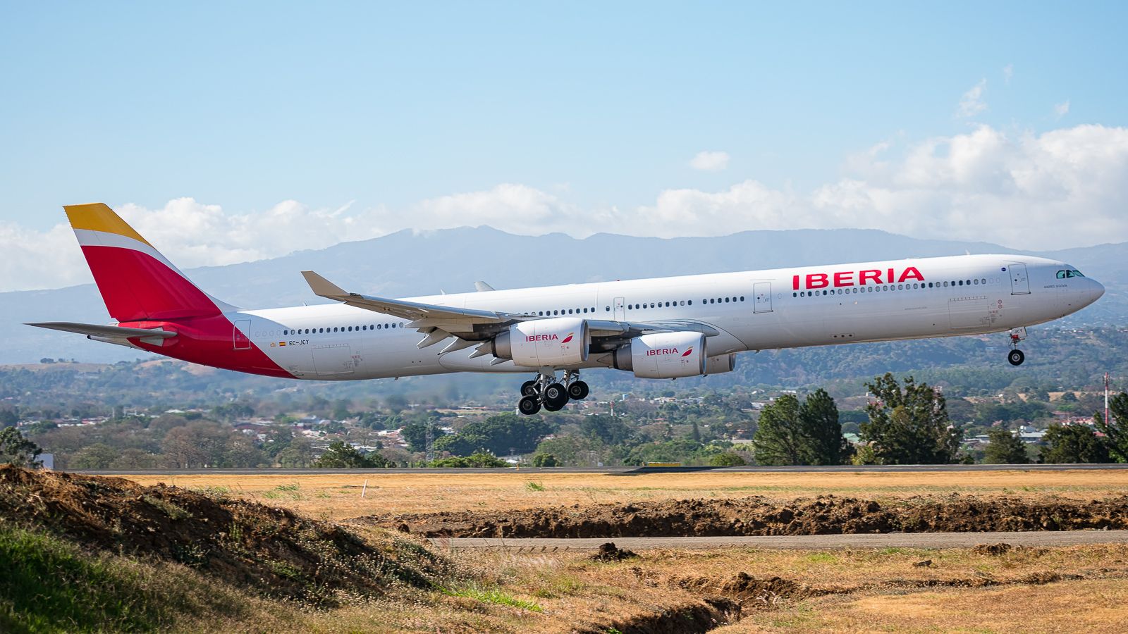 Airbus A340-600 (EC-JCY)