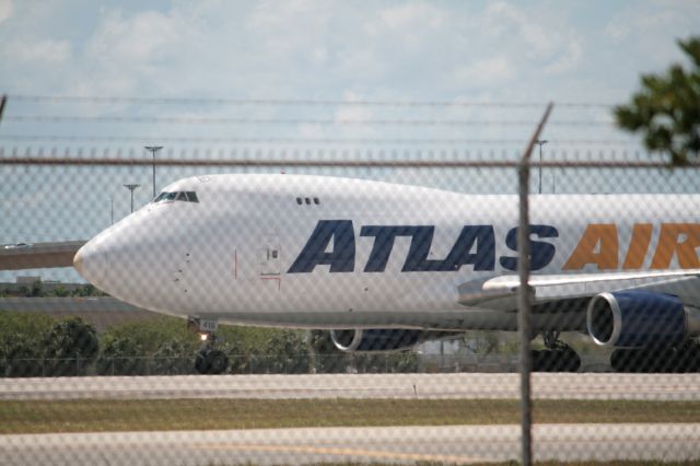 Boeing 747-400 (N415MC) - TAKE OFF IN MIAMI