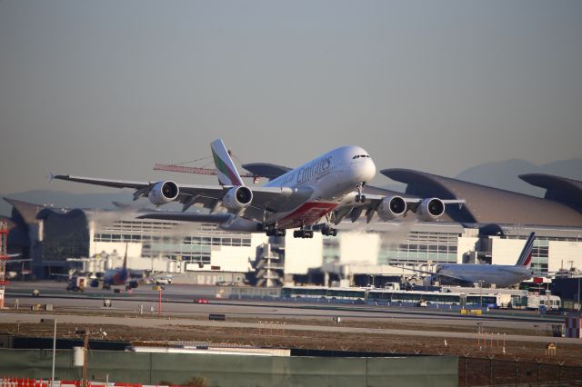 Airbus A380-800 (A6-EVJ)