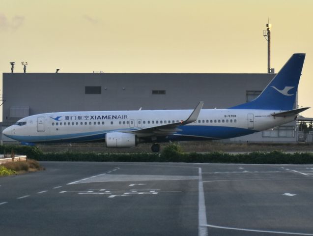 Boeing 737-800 (B-5708)