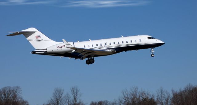 Bombardier Global 5000 (N513TF) - On final is this 2012 Bombardier Global 5000 BD-700-1A11 in the Spring of 2019.