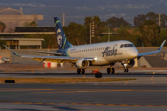 Embraer 175 (N629QX)