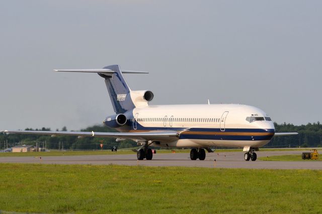 N422BN — - Roush Fenway Racing 727 taxiing to Wiggins FBO July 2014 