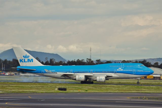 Boeing 747-400 (PH-BFV) - Boeing B747-406M PH-BFV MSN 28460 of KLM in the touchdown on the 023L runway at Mexico City International Airport. This plane was converted to freighter on 03/02/2022 and fly with JetOneX for a little time as VQ-BWM. Stored since 05/2022  (08/2019).