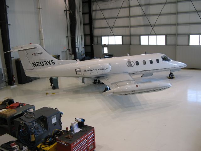 Learjet 25 (N203VS)