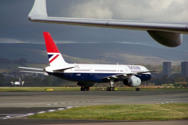 Boeing 757-200 (G-CPET) - British Airways G-CPET in the retro colour scheme