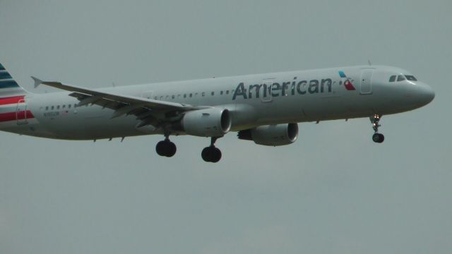 Airbus A321 (N195UW)