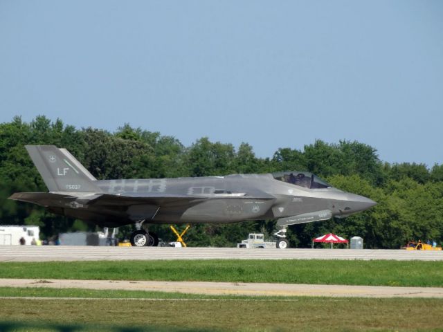 Lockheed F-35C (11-5037)