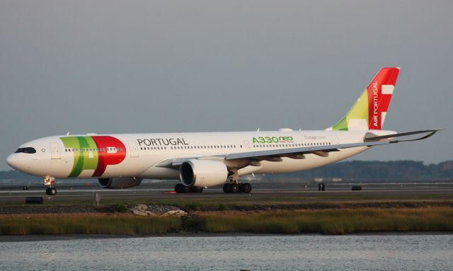 Airbus A330-900 (CS-TUA)